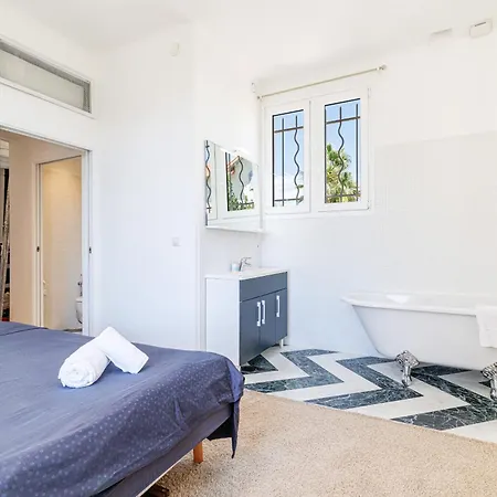 Duplex With View On The Cap D'antibes * 앙티브